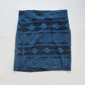 Blue patterned skirt, size M